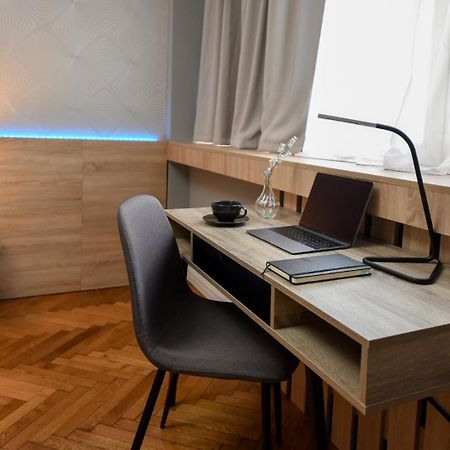 City Center Getaway - Cozy Accommodation For Your Perfect Stay Бухарест Екстер'єр фото