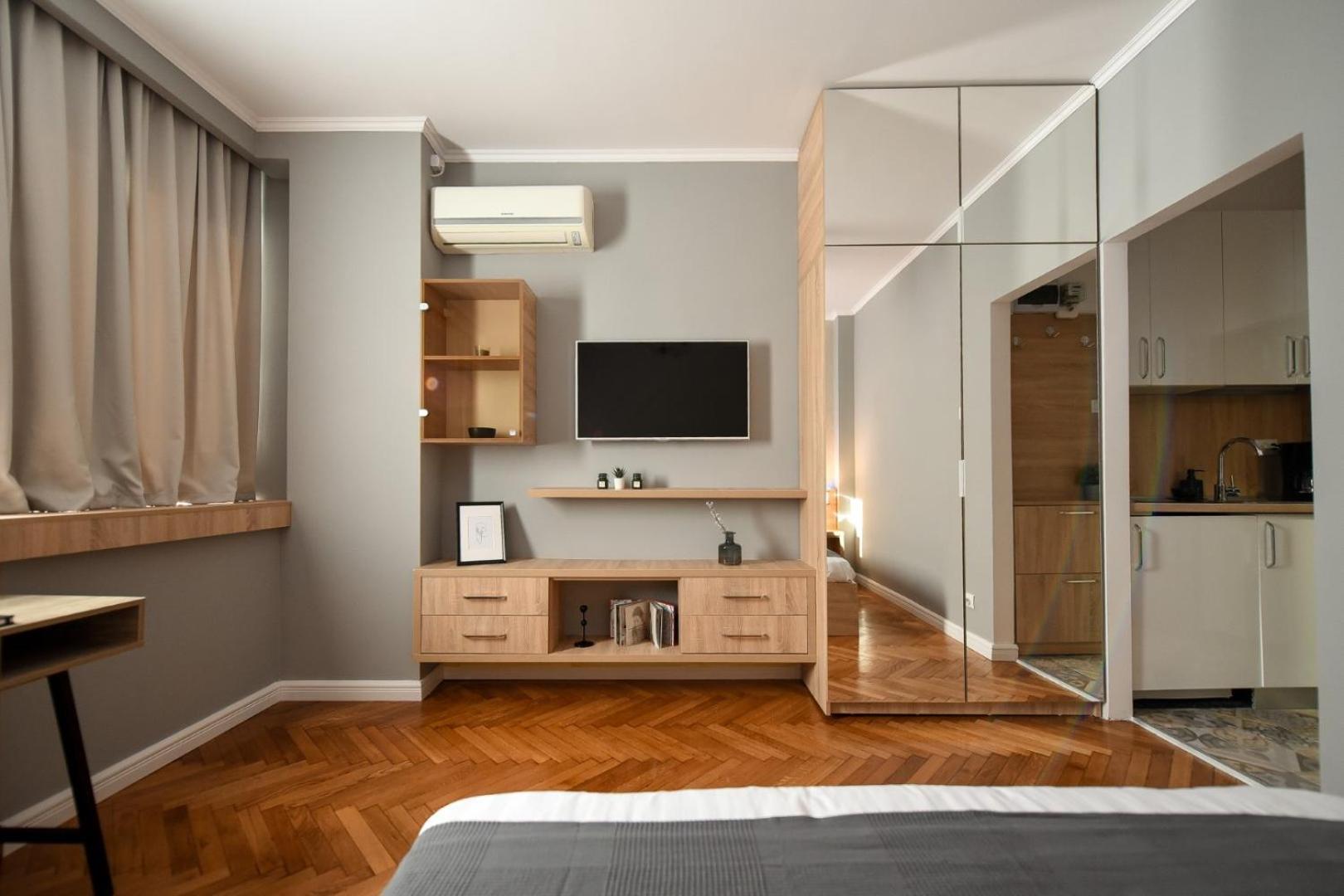 City Center Getaway - Cozy Accommodation For Your Perfect Stay Бухарест Номер фото