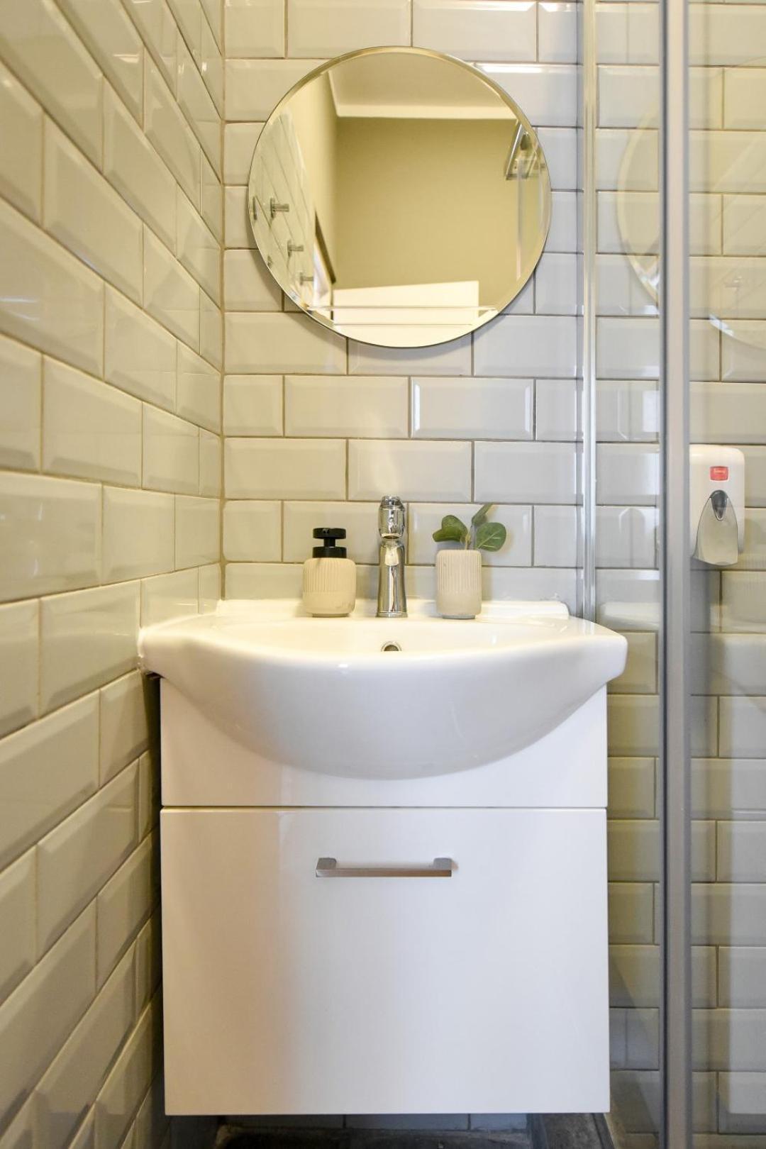 City Center Getaway - Cozy Accommodation For Your Perfect Stay Бухарест Номер фото